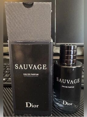 Dior Sauvage Eau de Parfum Spray 100 ml (3.4 fl oz) Regular Size